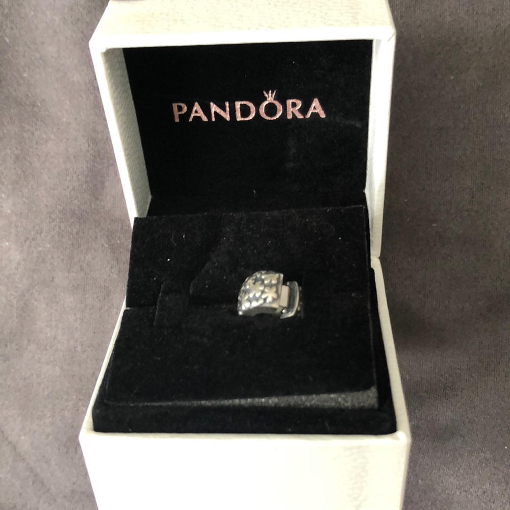 Pandora Flower Clip